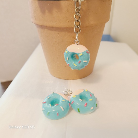 Donut‎ Earrings & Keychain Set, Blue Pink Sprinkles, Fun Quirky Kawaii Jewelry - Picture 6 of 6